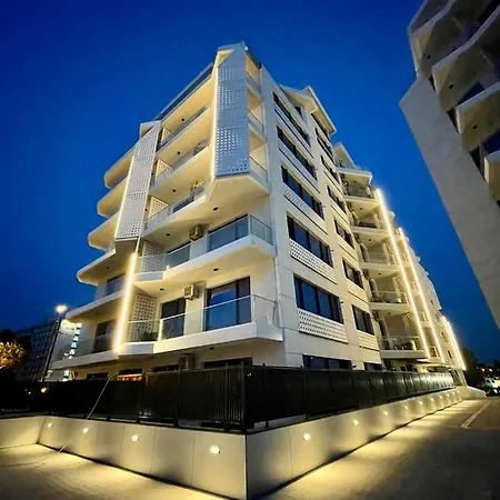 Zav Apartment *